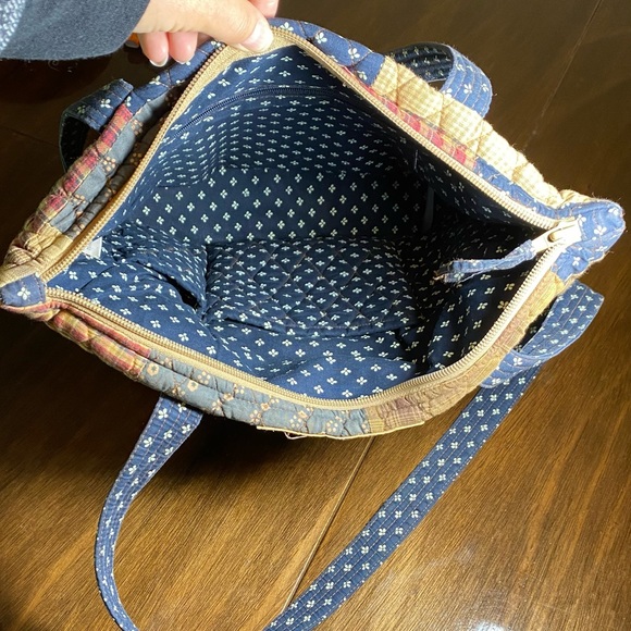 COPY - BELLA TAYLOR PATCH WORK AMERICAN FLAG PURSE. GREAT USED CONDITION - Picture 7 of 15